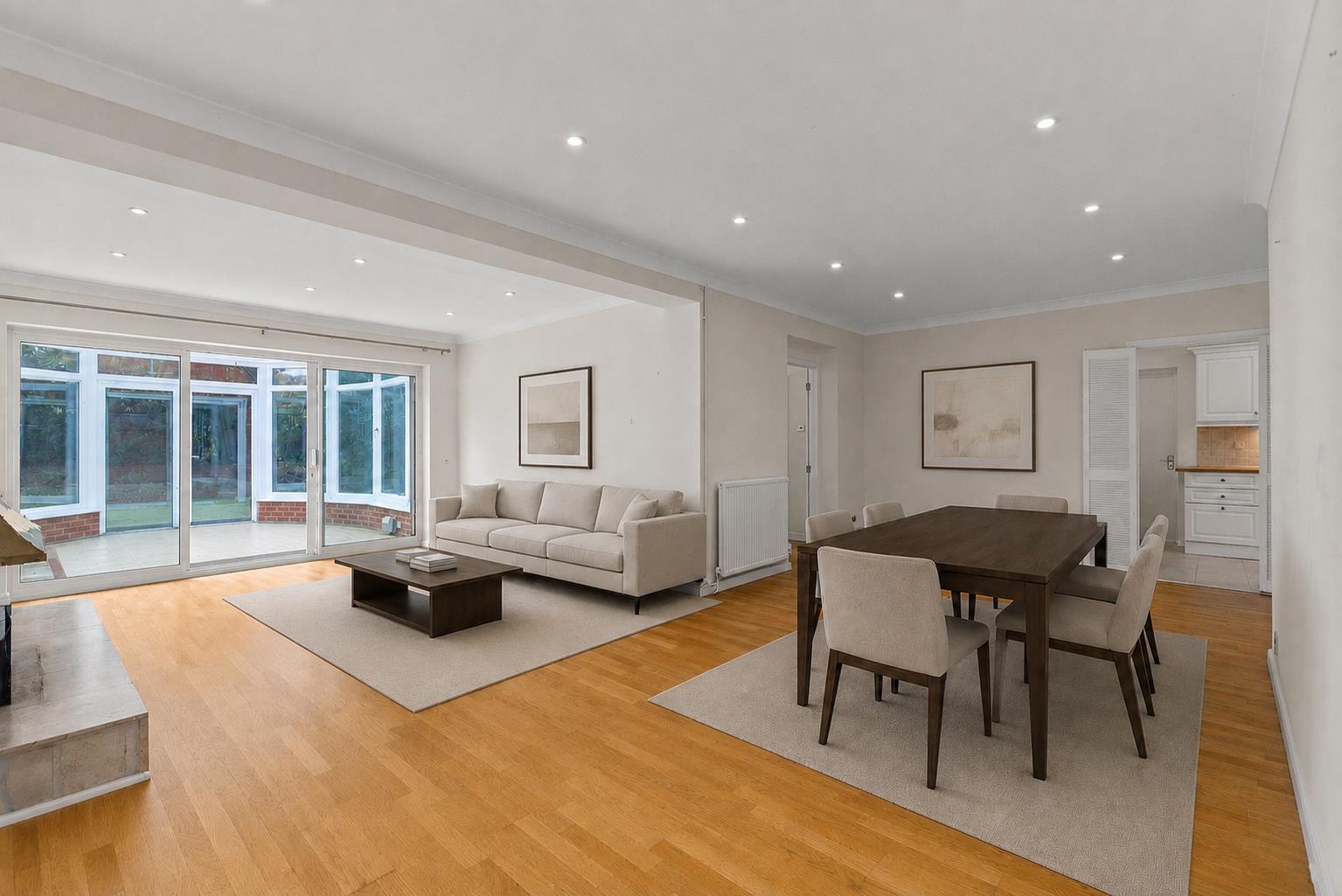 4 bed property in Woodlands Close, Ascot
